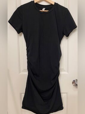 Black Short Sleeve Ruched Midi Dress